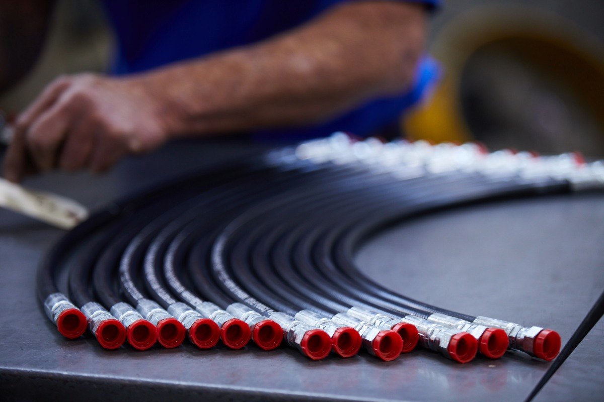Kitting of hoses process